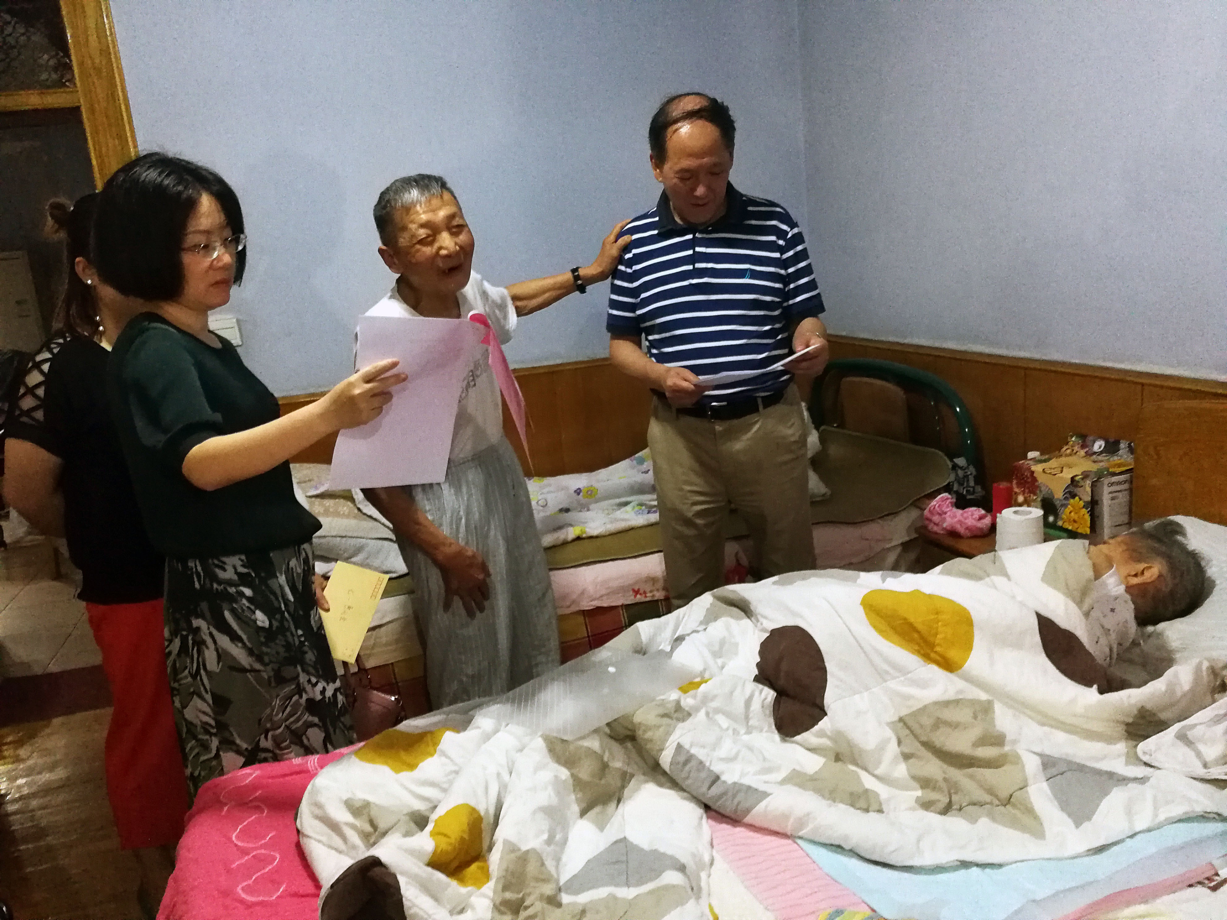 慰問(wèn)王繼荷.jpg